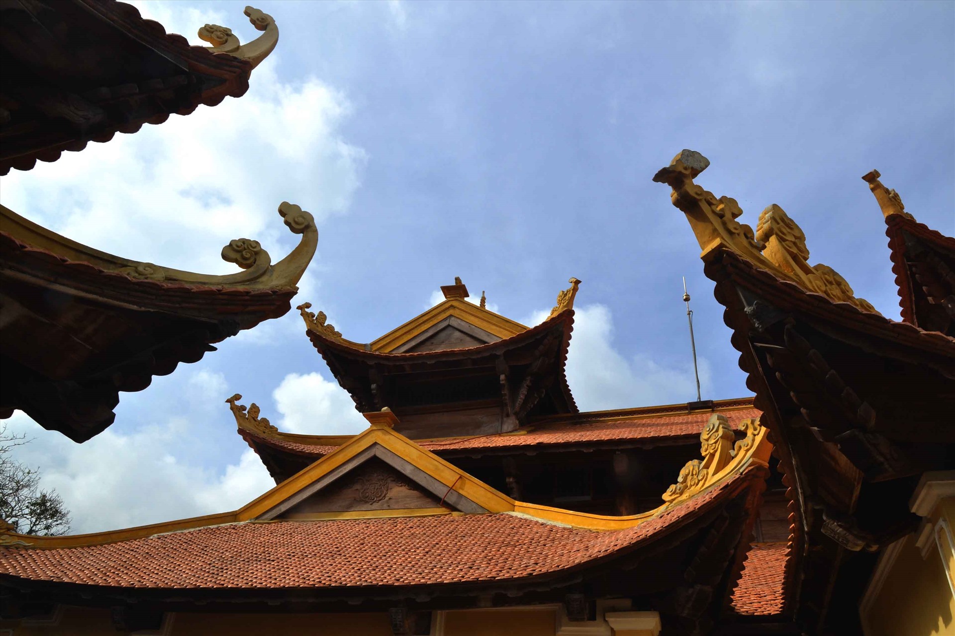 Chùa được xây dựng theo kiến trúc Phật giáo thuần Việt. Ảnh: Lục Tùng. 