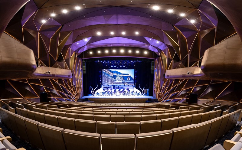 Khán phòng chính nhà hát Hồ Gươm có sức chứa lên đến 900 người.