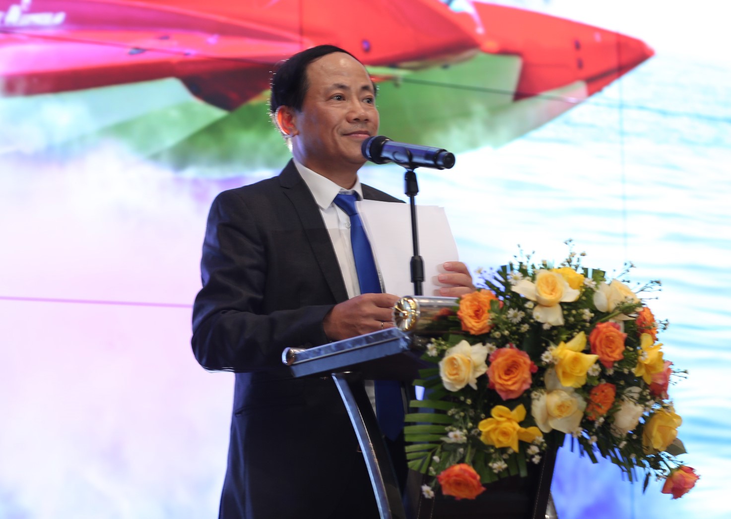 Chủ tịch UBND tỉnh Bình Định Phạm Anh Tuấn cam kết tạo điều kiện thuận lợi để giải đua thành công. Ảnh: Thiên Thủy.