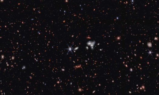 Nhờ có James Webb, các nhà khoa học có thể quan sát được nhiều điều về vũ trụ trong quá khứ hơn. Ảnh: NASA