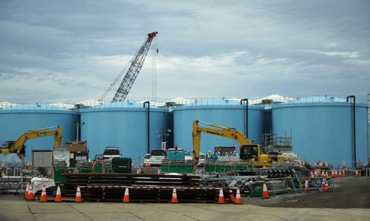 Nước nhiễm phóng xạ được chứa trong các bể lớn ở Nhà máy điện hạt nhân Fukushima. Ảnh: Xinhua