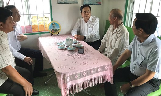 Phó Chủ tịch Thường trực Quốc hội Trần Thanh Mẫn thăm các gia đình có công trên địa bàn TP Phú Quốc. Ảnh: Nguyên Anh
