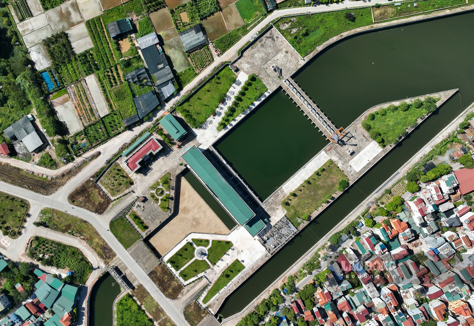 Cụm công trình có hai hạng mục lớn, gồm Xây dựng cụm công trình đầu mối Trạm bơm tiêu Yên Nghĩa; Cứng hóa kênh La Khê dẫn nước về bể hút và đường giao thông hai bên bờ kênh. Tháng 1.2020, cụm công trình đầu mối đã được đưa vào vận hành.