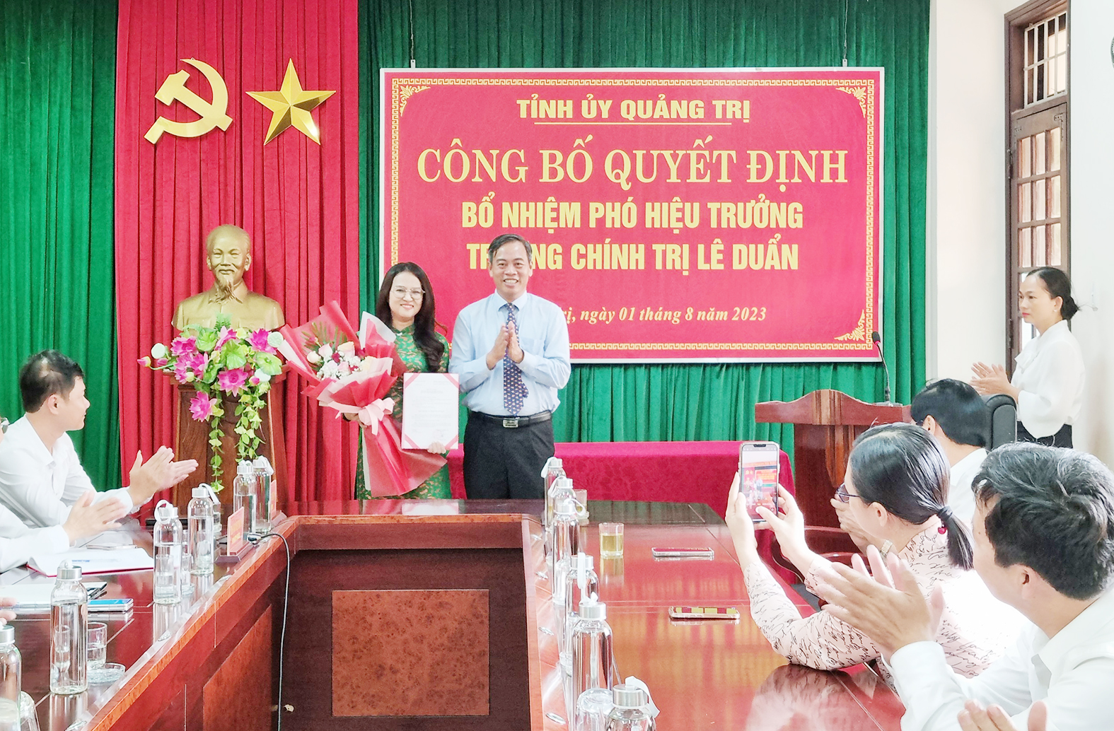 Điều động Phó Giám đốc Sở Công Thương Thái Thị Hồng Minh đến công tác và bổ nhiệm giữ chức vụ Phó Hiệu trưởng Trường Chính trị Lê Duẩn. Ảnh: VGP
