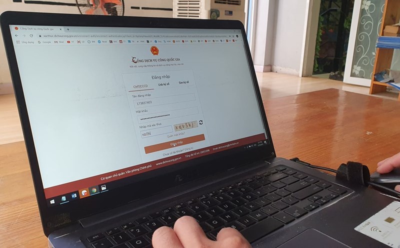 Thủ tướng yêu cầu triển khai dịch vụ công liên thông: Đăng ký khai sinh - đăng ký thường trú - cấp thẻ bảo hiểm y tế cho trẻ dưới 6 tuổi. Ảnh: T.Vương