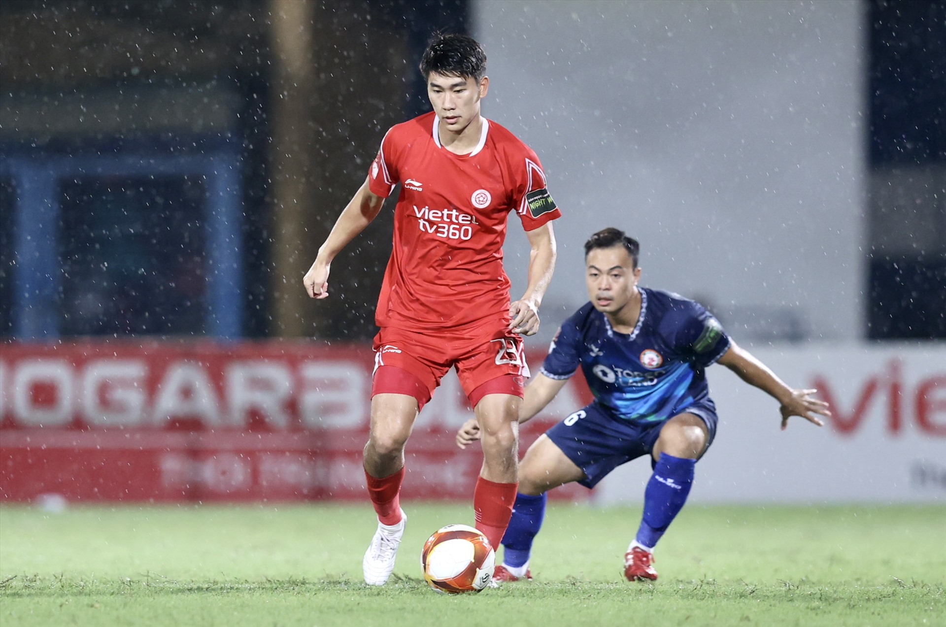 Viettel FC và Bình Định không ghi được bàn thắng vào lưới đối phương. Ảnh: Minh Dân