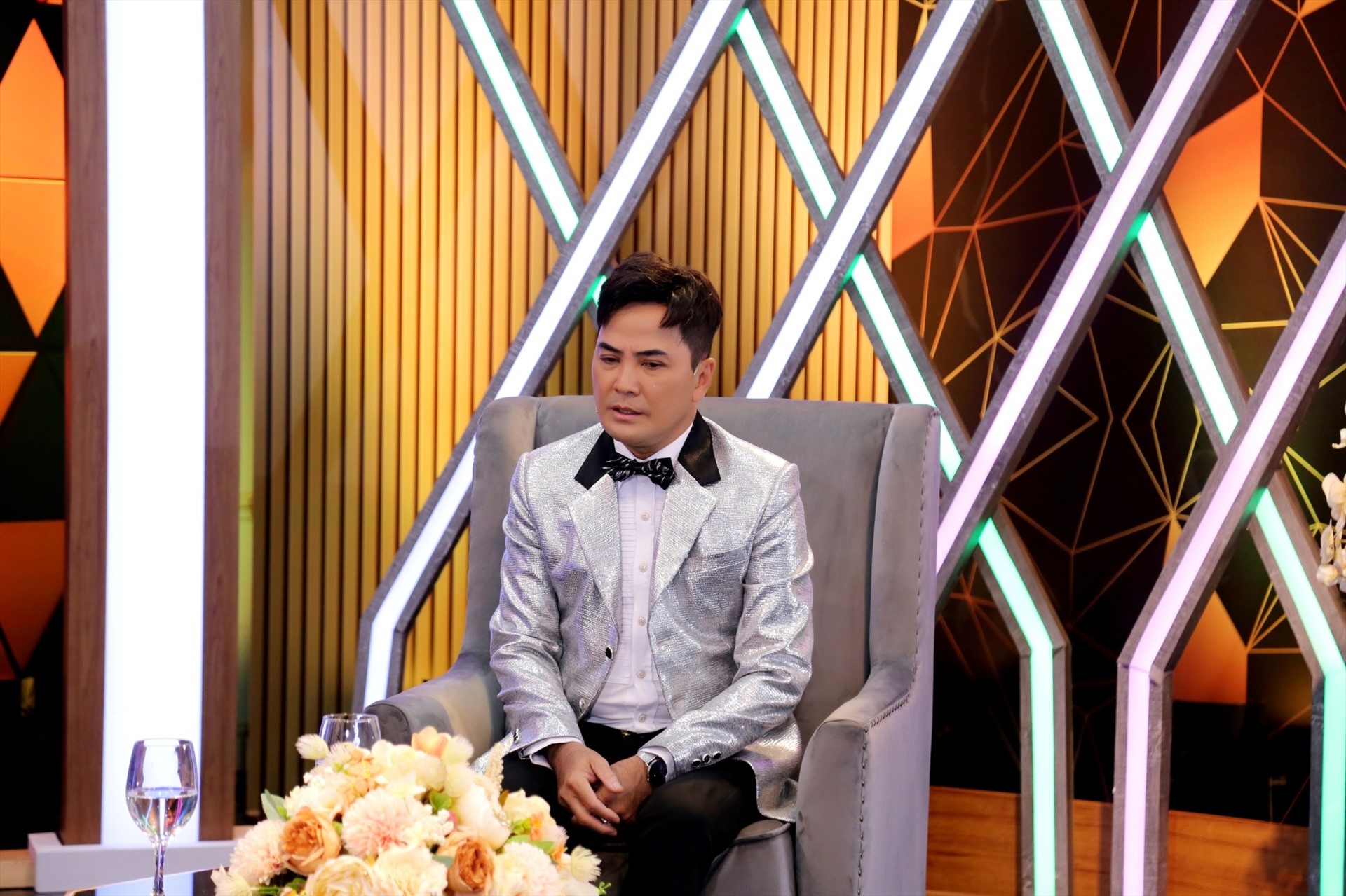 Chế Thanh chia sẻ tại "Chuyện tối cùng sao". Ảnh: Nhà sản xuất