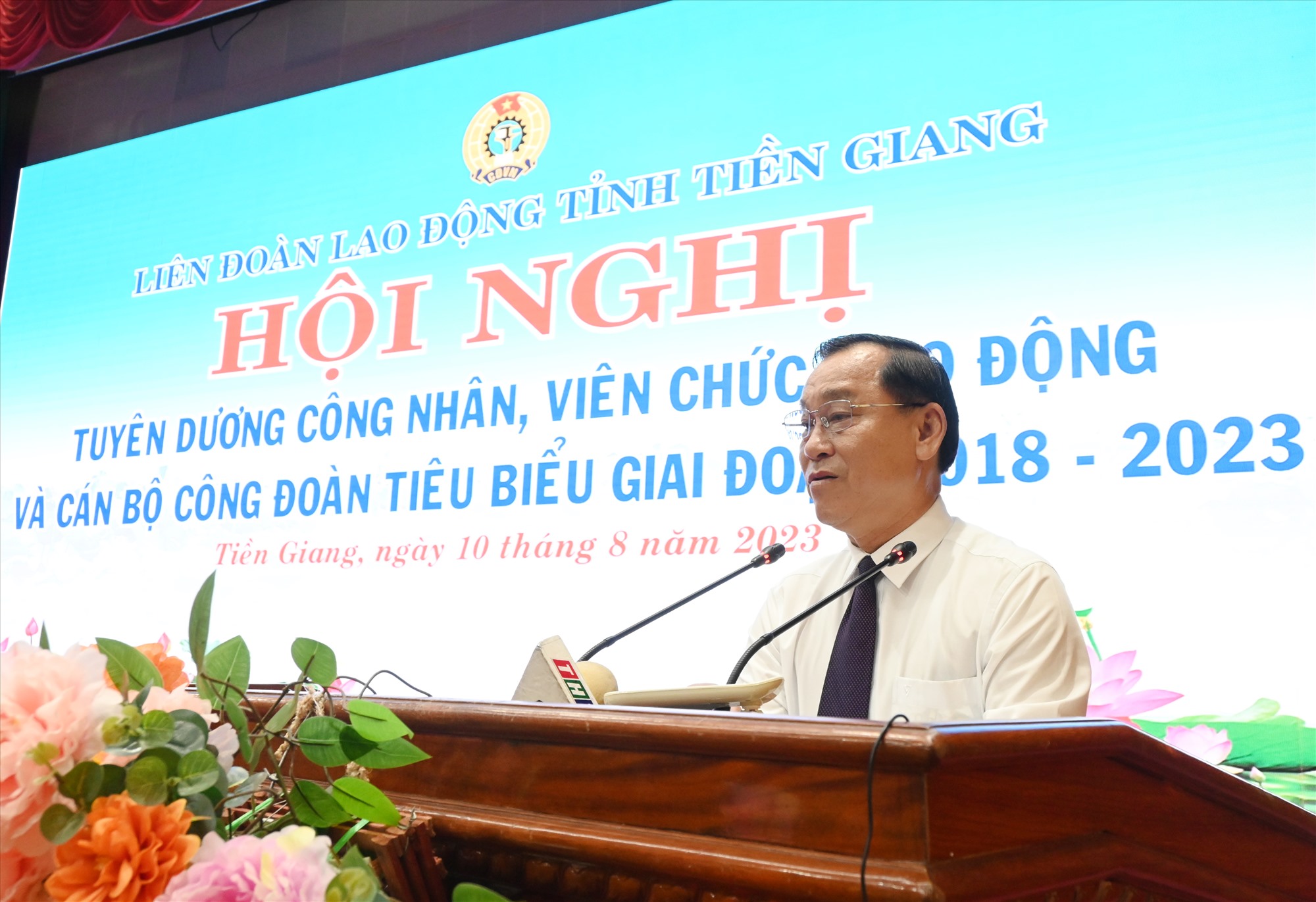Ông Nguyễn Văn Vĩnh - Chủ tịch UBND tỉnh Tiền Giang - phát biểu tại hội nghị. Ảnh: Thành Nhân
