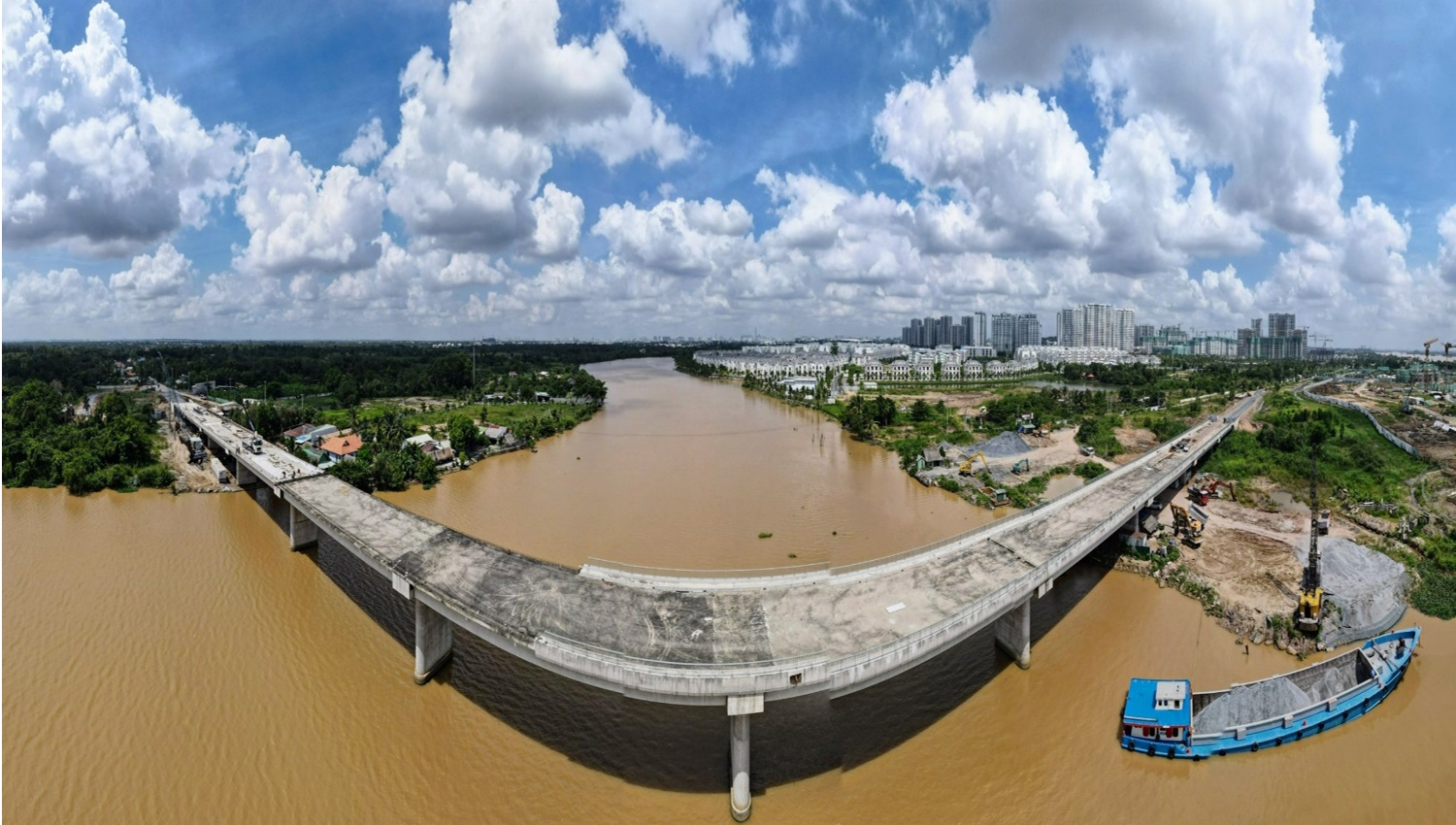 Dự án cầu Long Đại (tên cũ là dự án cầu đường Phước Thiện) nối đôi bờ của 2 phường Long Bình - Long Phước (TP Thủ Đức) có vốn đầu tư hơn 353 tỉ đồng, được phê duyệt năm 2015 và khởi công năm 2017. Dự kiến hoàn thành sau 2 năm, tuy nhiên phải tạm ngưng thi công vào năm 2019 do vướng giải phóng mặt bằng.