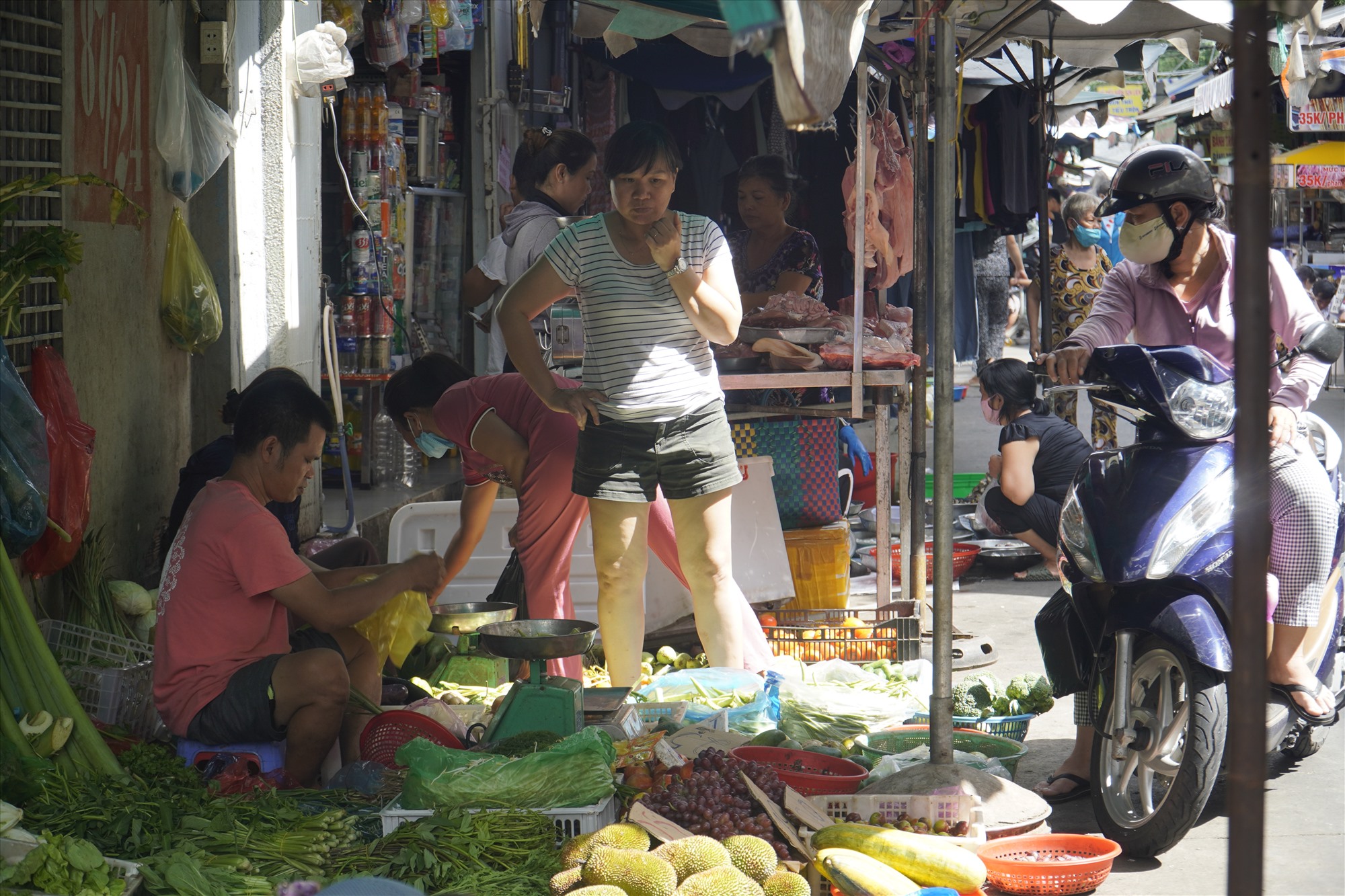 Giá các loại rau xanh tăng bởi ảnh hưởng nguồn cung. Ảnh: Hạ Mây