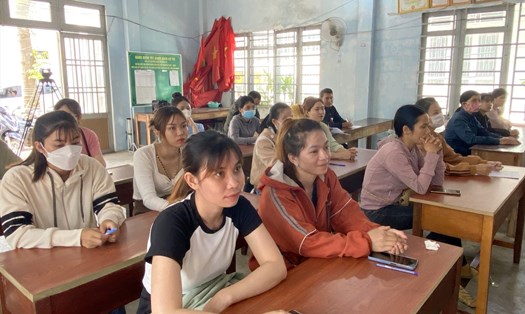 Trung tâm Dịch vụ việc làm tỉnh Đắk Nông mở lớp đạo tạo nghề cho người lao động thất nghiệp. Ảnh: Văn Trọng