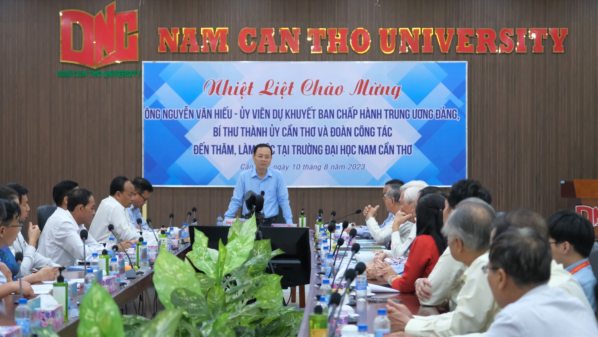 Bí thư Thành ủy TP Cần Thơ mong muốn Đại học Nam Cần Thơ đầu tư các hạ tầng công nghiệp. Ảnh: Phong Linh
