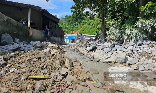 Sự cố vỡ cống tràn xả thải sáng 8.8 của Công ty cổ phần đồng Tả Phời - Vinacomin khiến 46 nhà dân thôn Phời 3, xã Tả Phời, TP.Lào Cai bị ảnh hưởng nghiêm trọng. Ảnh: Bảo Nguyên