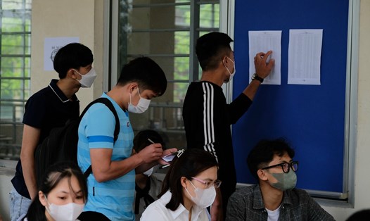 Lao động Việt tham gia kỳ thi ngoại ngữ để sang nước ngoài làm việc. Ảnh: Sơn Nguyễn