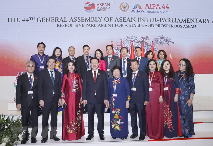 Chủ tịch Quốc hội Vương Đình Huệ và đoàn đại biểu Việt Nam dự lễ khai mạc AIPA-44. Ảnh: TTXVN