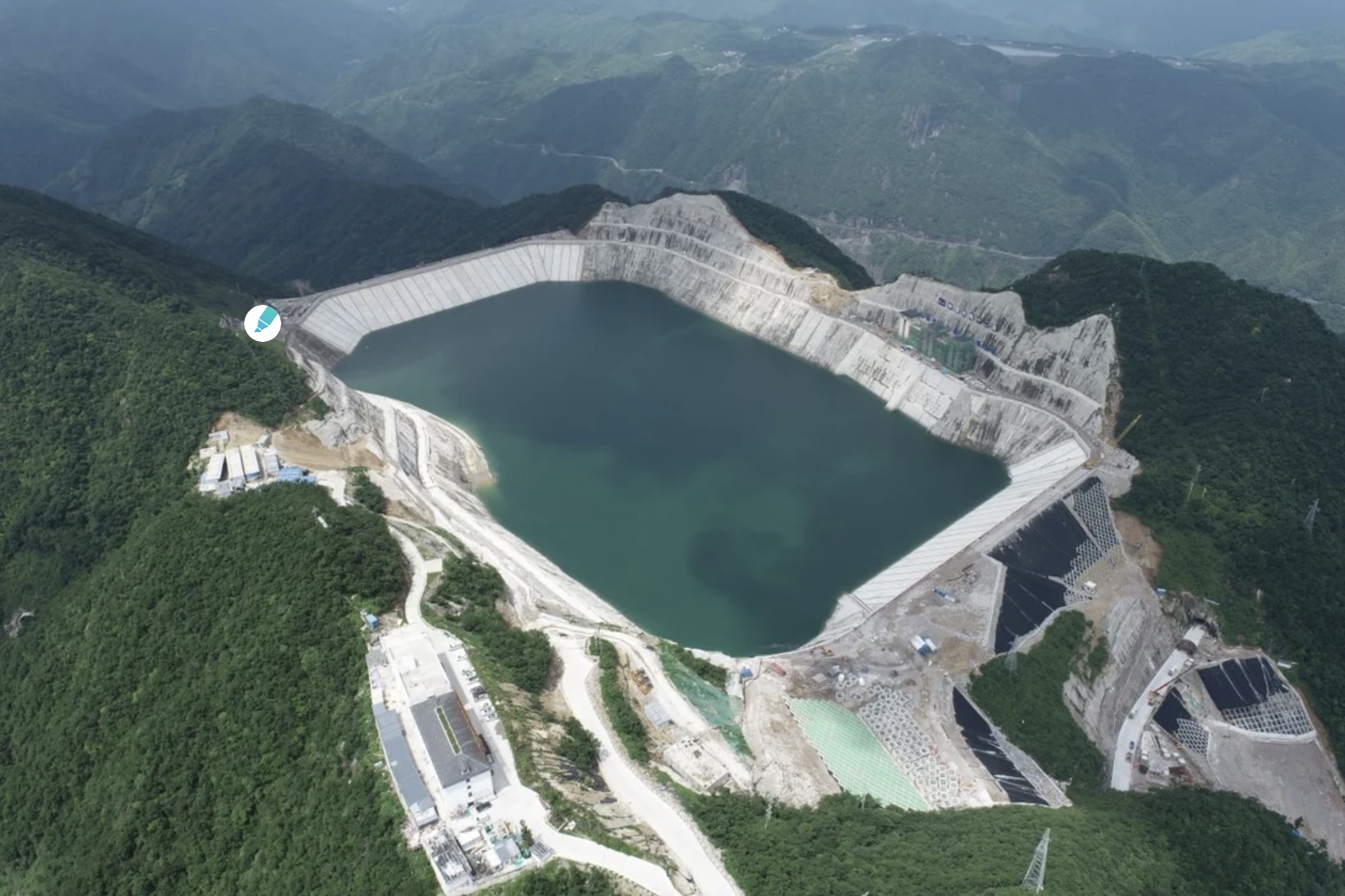 Trung Quốc đang phát triển các dự án điện tích năng, như dự án trong ảnh tại tỉnh Chiết Giang, để đạt được mục tiêu trung hòa carbon. Ảnh chụp màn hình