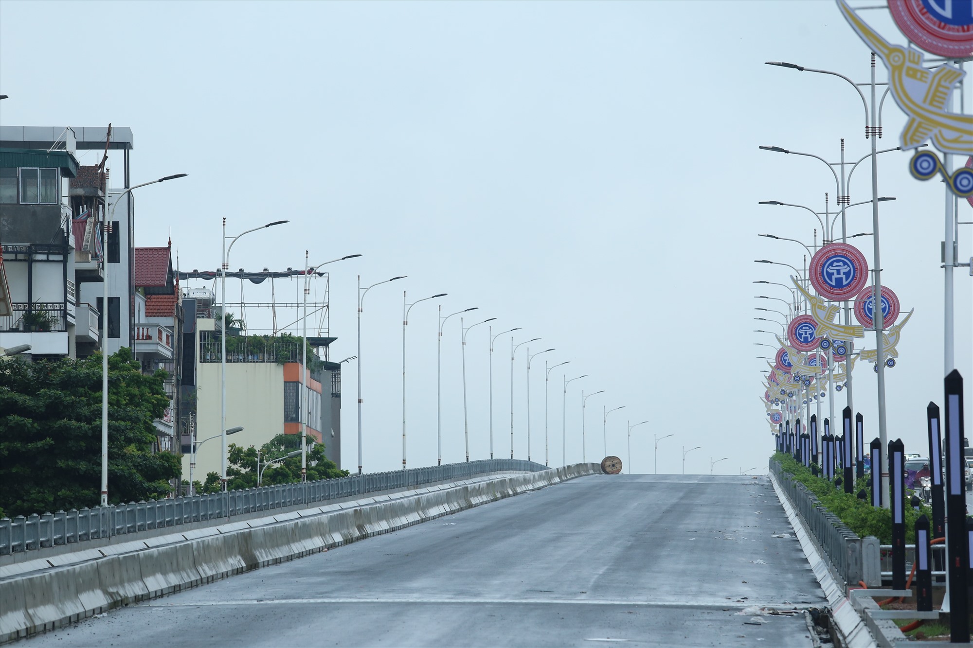 Cầu Vĩnh Tuy 2 sau khi hoàn thiện, thông xe sẽ trở thành cây cầu rộng nhất qua sông Hồng trên địa bàn TP Hà Nội. Ảnh: Vĩnh Hoàng