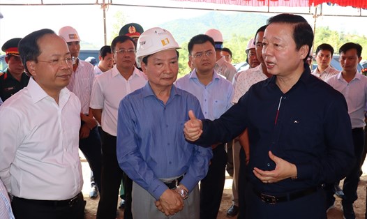 Phó Thủ tướng Trần Hồng Hà yêu cầu đẩy nhanh tiến độ cao tốc đi qua các tỉnh Nam Trung Bộ. Ảnh: Văn Kỳ