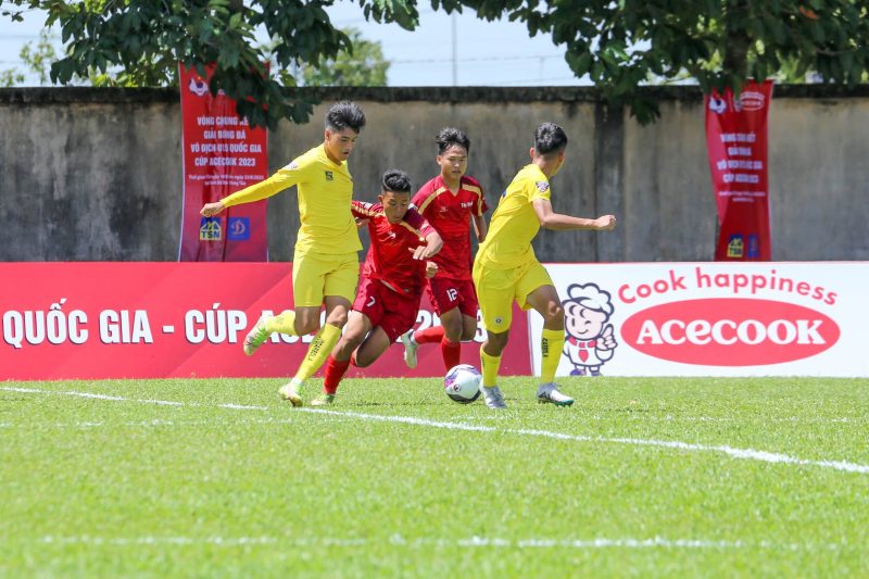 Trận đấu giữa U15 Hà Nội và U15 Tây Ninh. Ảnh: VFF