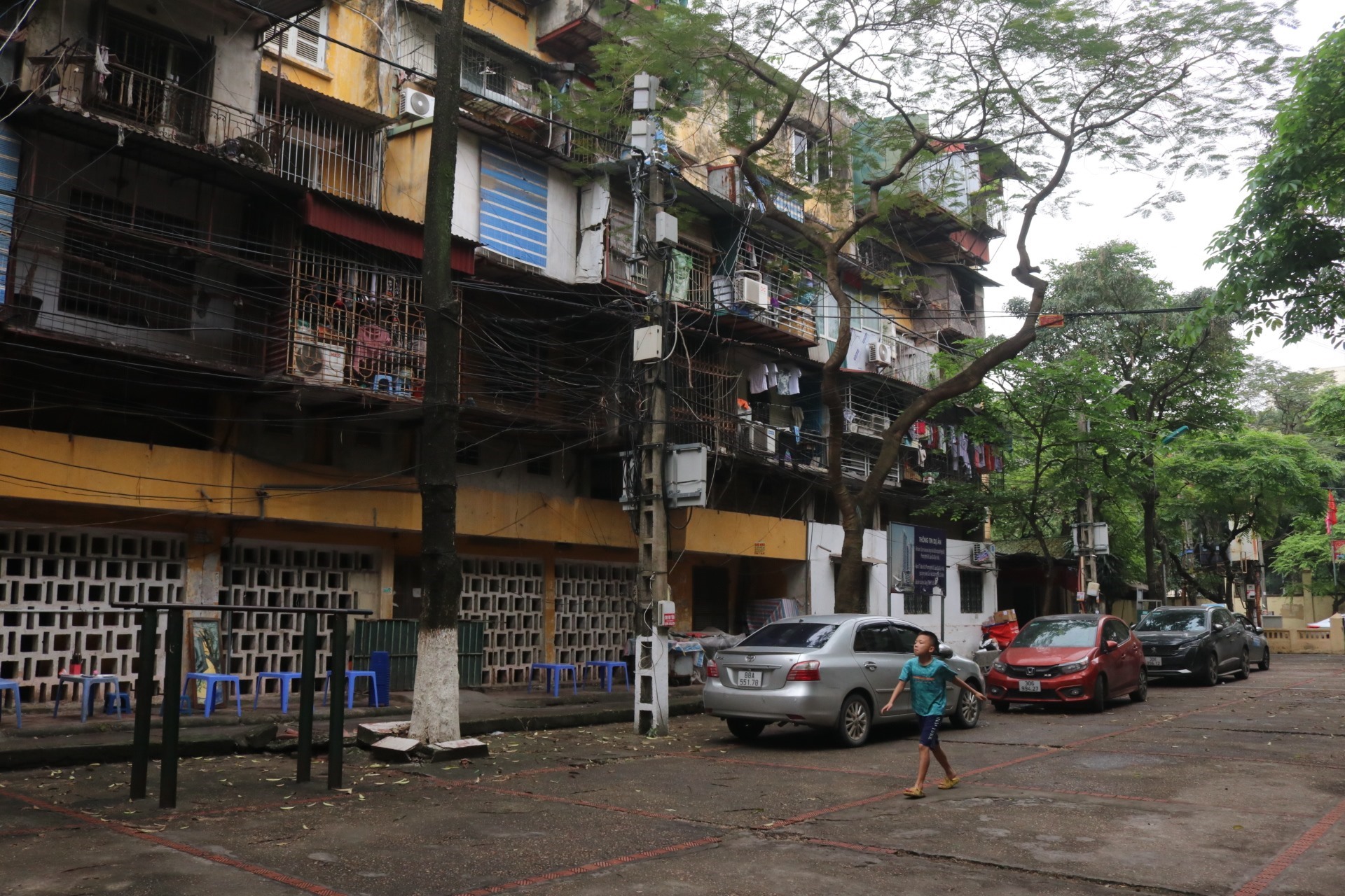 Việc cải tạo chung cư cũ Hà Nội phải gắn liền với tái thiết đô thị. Ảnh: Thu Giang