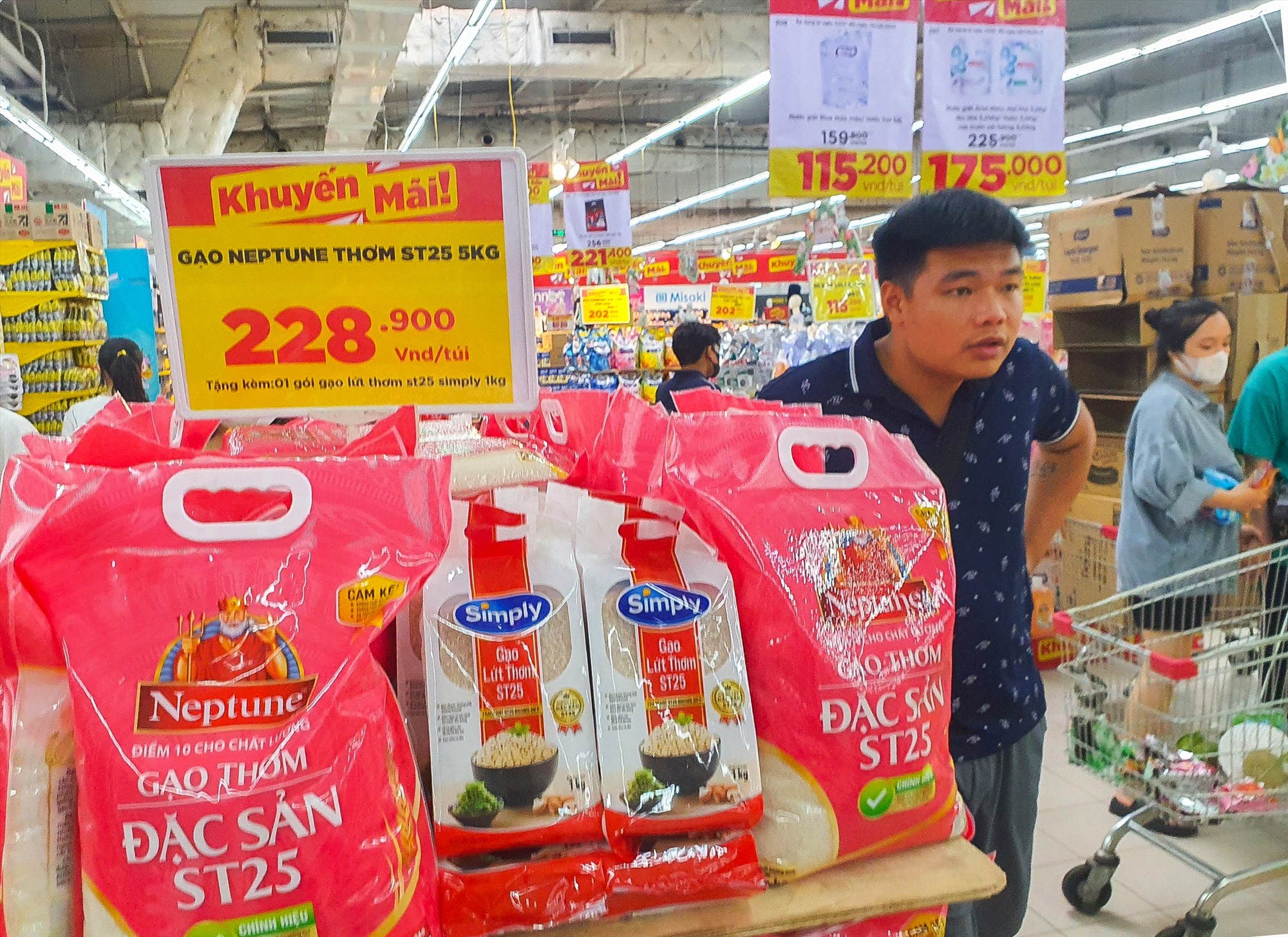 Giá gạo xuất khẩu của Việt Nam đang tăng nhanh chóng. Ảnh minh họa: Phan Anh