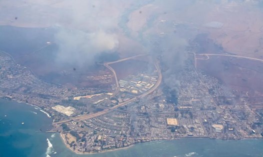Khói từ đám cháy rừng ở Maui, Hawaii. Ảnh: AFP