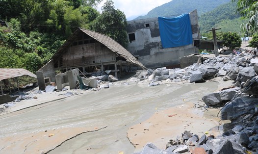 
Sự cố vỡ cống xả thải nhà máy tuyển đồng Tả Phời gây ảnh hưởng trực tiếp đến 46 hộ dân dưới khu vực hạ lưu. Ảnh: Bảo Nguyên