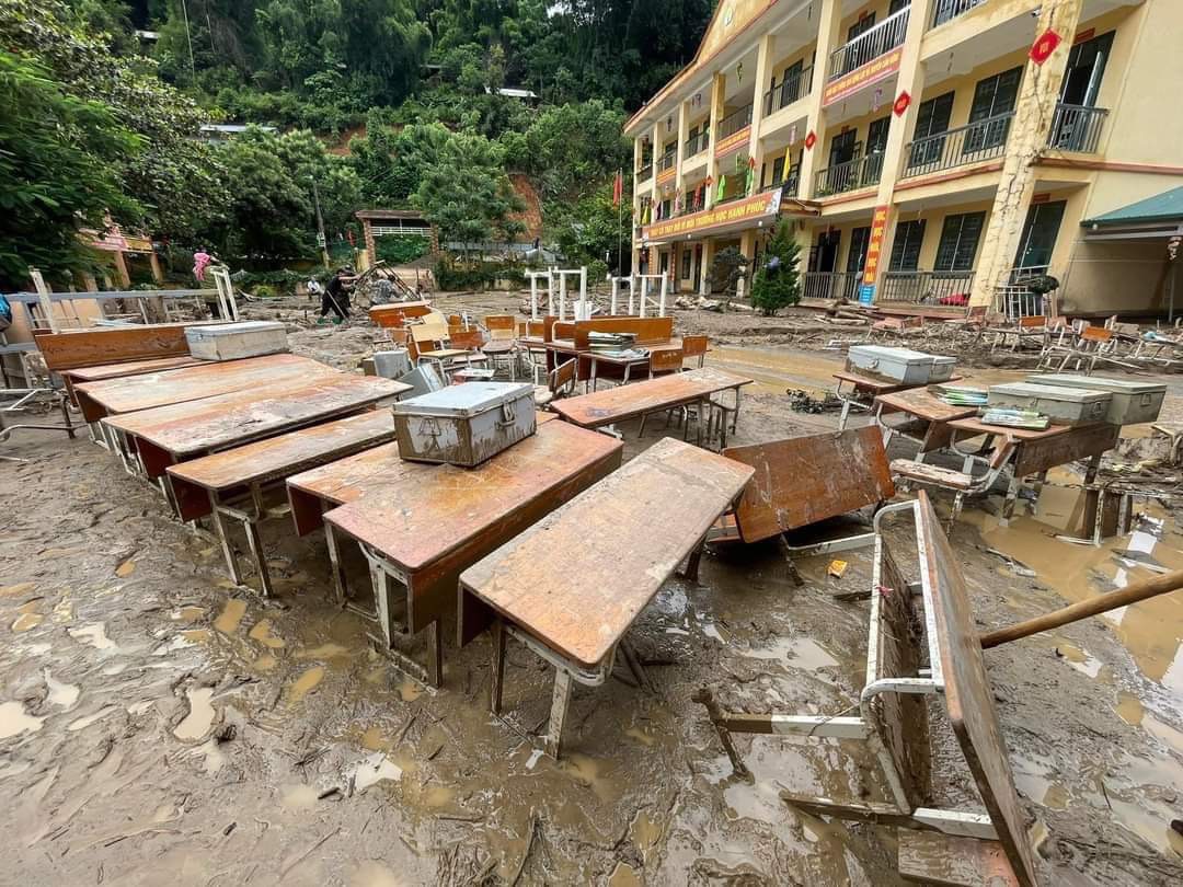 Trường phổ thông dân tộc bán trú và tiểu học, trung học cơ sở Hồ Bốn chịu thiệt hại nặng nề do mưa lũ. Ảnh: Agribank
