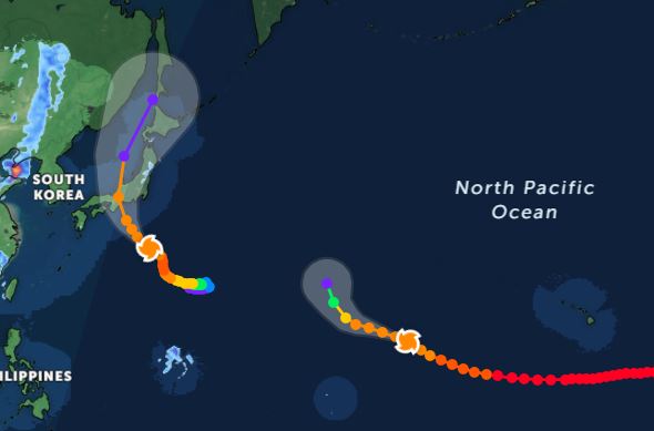 Bão Lan (bên trái) và bão Dora (phải). Ảnh: Zoom Earth