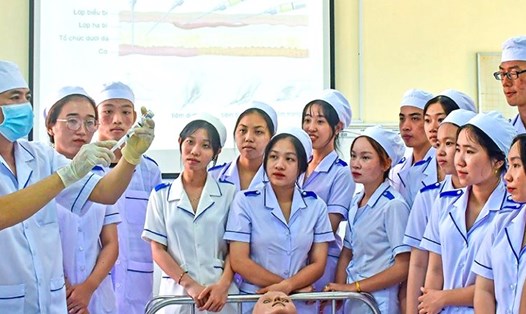 Đào tạo nghề tại Trường Cao đẳng Y tế Cà Mau. Ảnh: Camau.gov