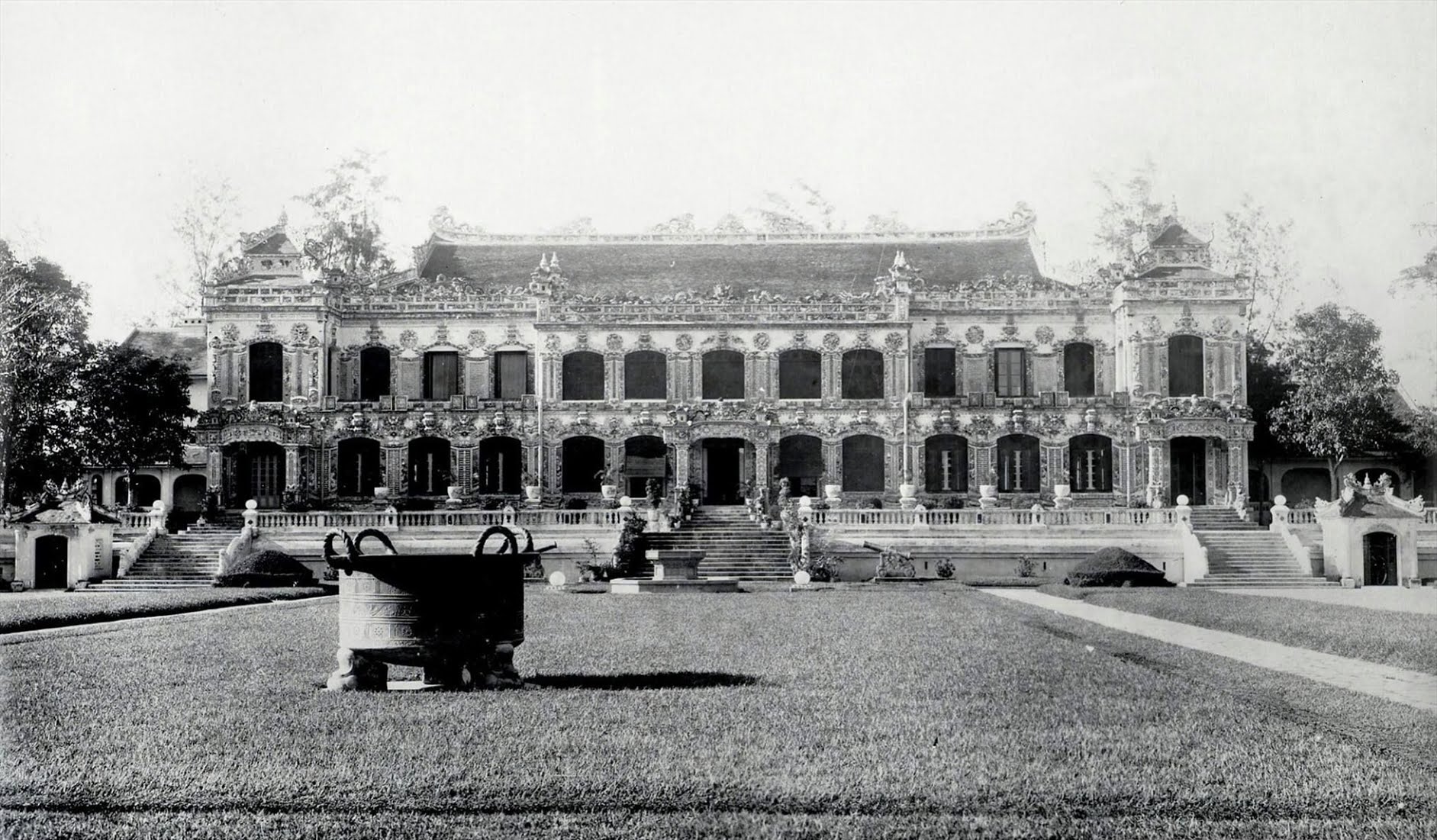 Theo tìm hiểu, điện Kiến Trung được khởi công xây dựng vào tháng 2 năm 1921 dưới triều vua Khải Định và năm 1923 thì hoàn tất. Ảnh tư liệu.