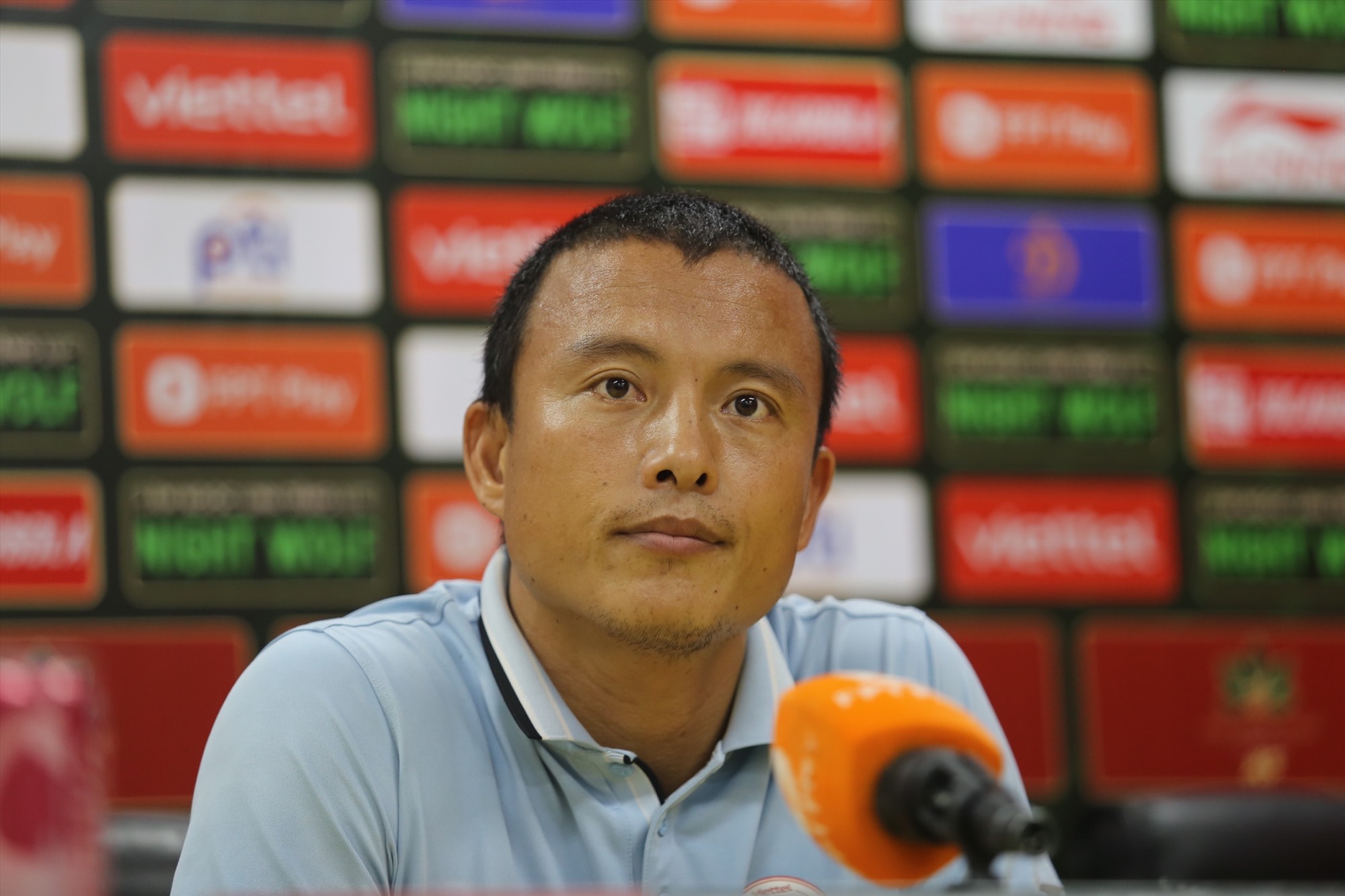 Trợ lý Nguyễn Văn Biển cho rằng cầu thủ Viettel đã thi đấu quyết tâm trước Công an Hà Nội. Ảnh: Đức Thiện