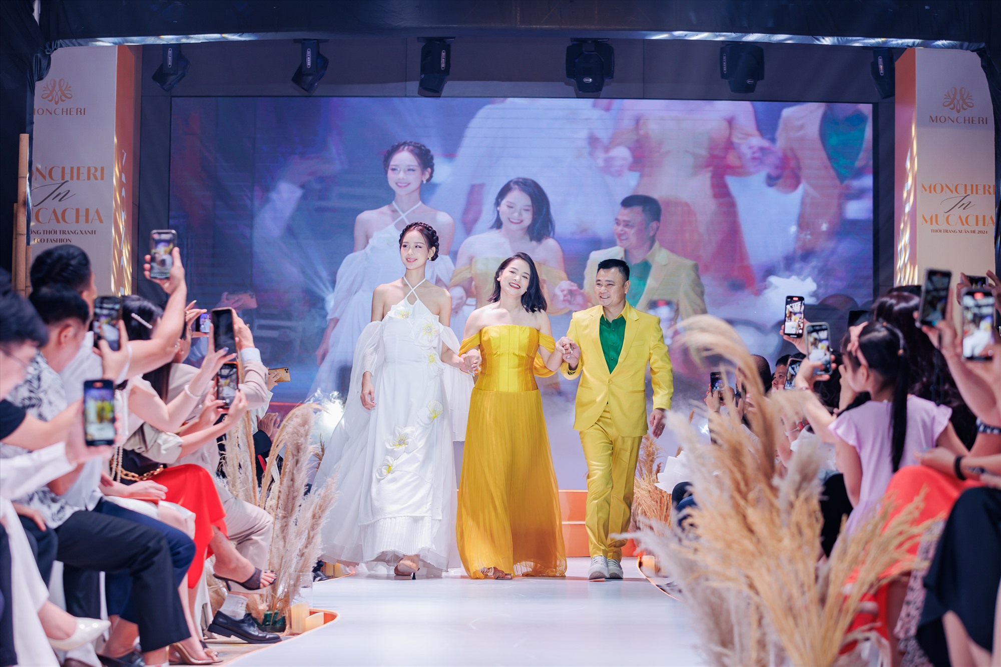 Hoa hậu Liên lục địa Bảo Ngọc, nhà thiết kế Nguyễn Lan Anh và NSND Tự Long 