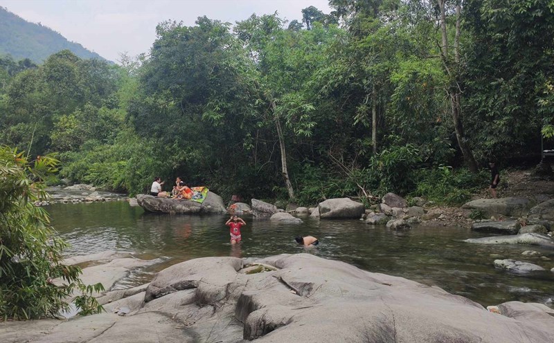 Điểm du lịch cộng đồng suối Kẹm, xóm Tân Sơn, xã La Bằng, huyện Đại Từ. Ảnh: Minh Hạnh