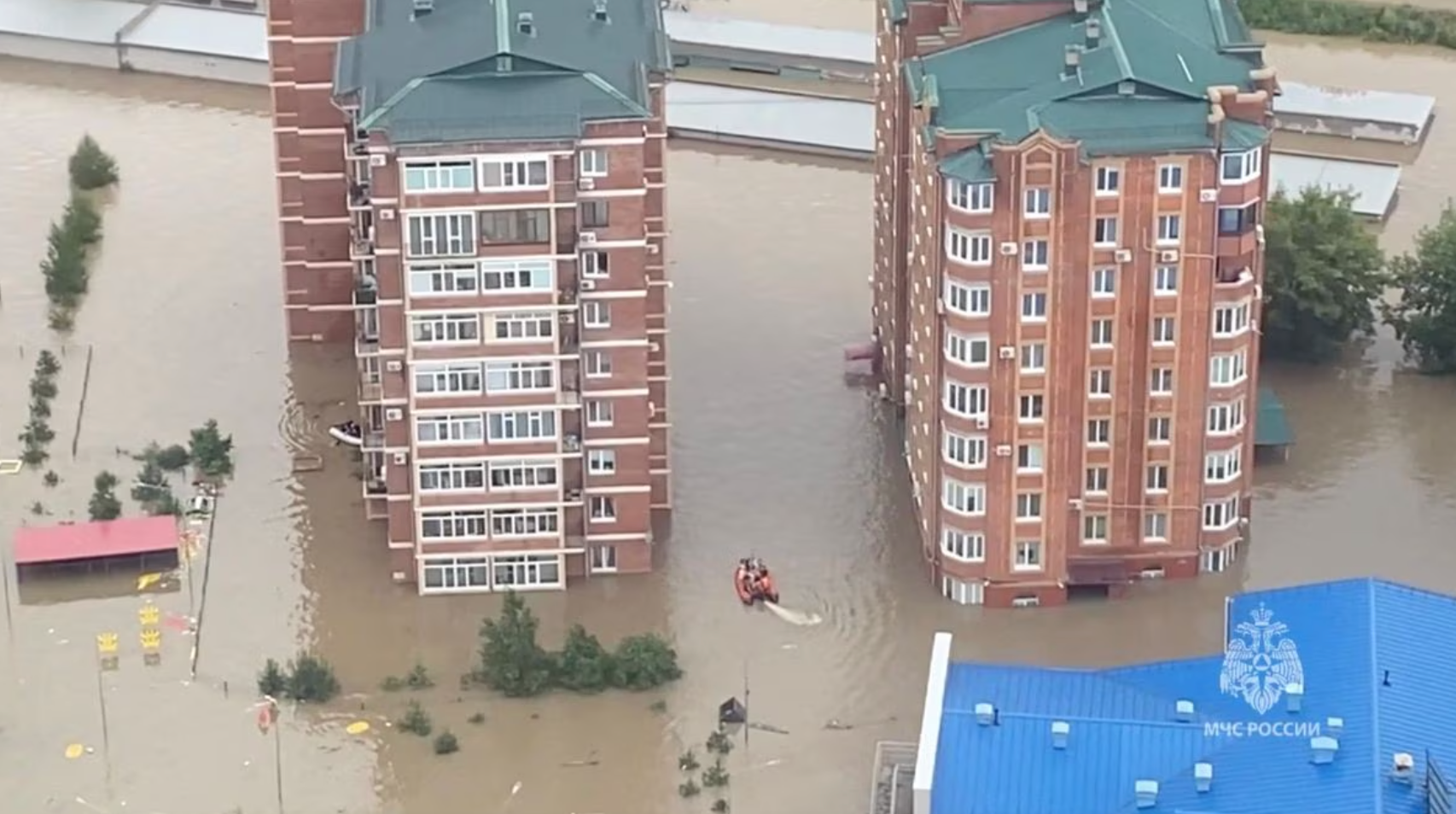 Sơ tán cư dân mắc kẹt do lũ lụt ở Ussuriysk, ngày 12.8.2023. Ảnh: Bộ Tình trạng Khẩn cấp Nga