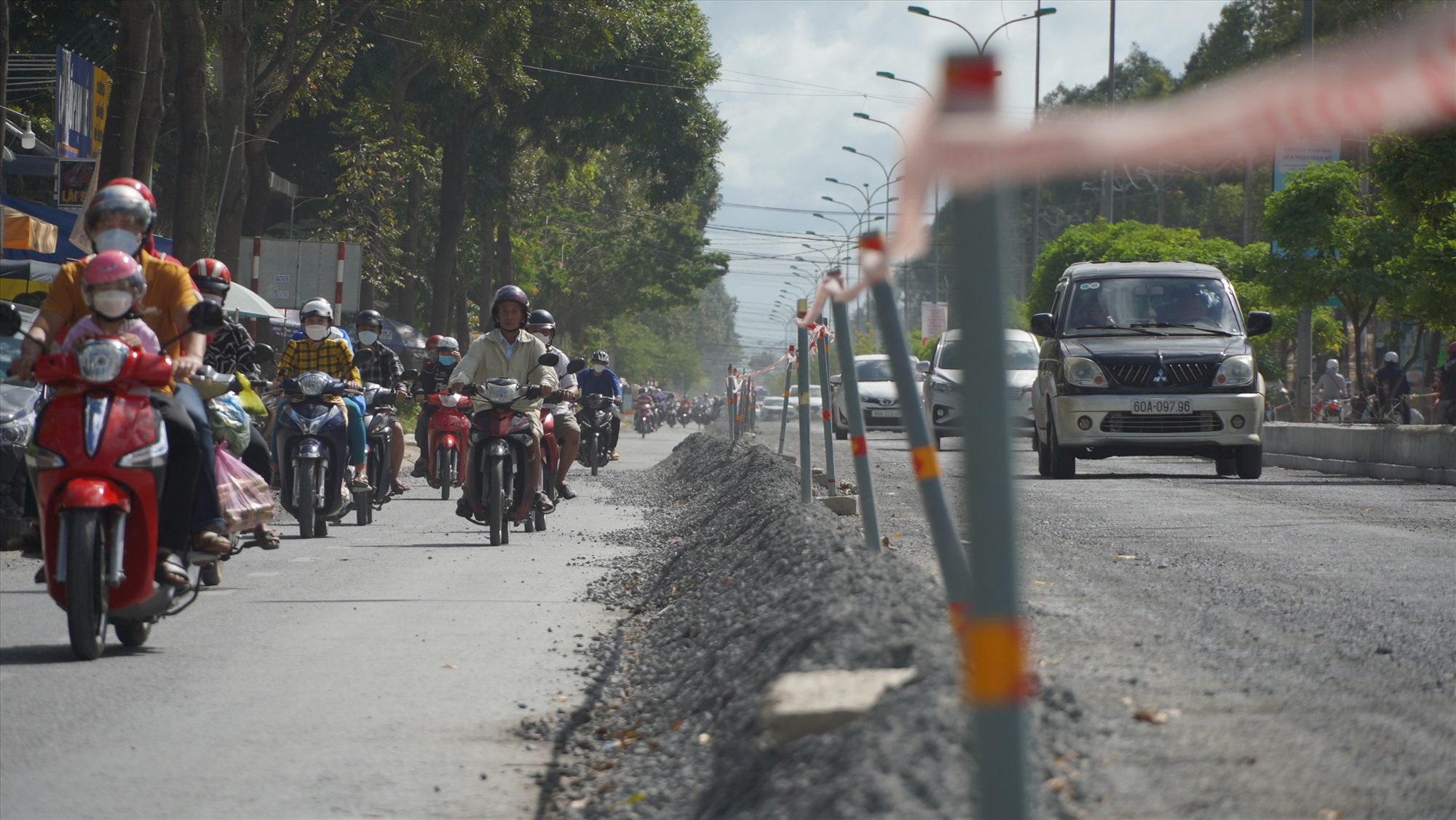 Công trình nâng cao đường Nguyễn Văn Cừ, đoạn từ ngã tư giao với đường Nguyễn Văn Linh kéo dài đến đường Hoàng Quốc Việt cũng đang được thi công. Có chiều dài khoảng 1,5Km, với kinh phí xây lắp 42 tỉ đồng.