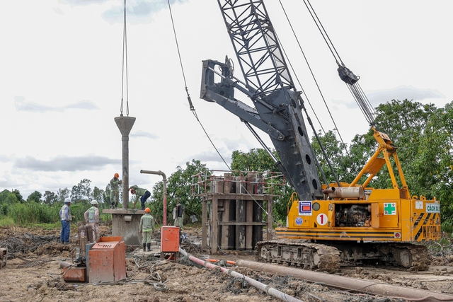 Thủ tướng chỉ đạo chủ đầu tư, nhà thầu bảo đảm tiến độ, chất lượng, kỹ thuật, mỹ thuật công trình; cố gắng hoàn thành dự án trước tháng 12.2025. Ảnh: VGP