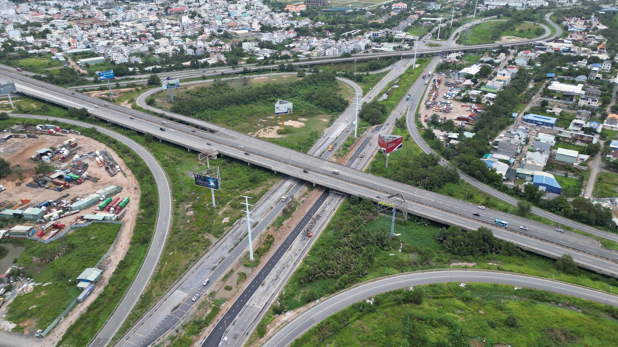 Nút giao giữa cao tốc TP HCM - Long Thành - Dầu Giây với đường vành đai 2 TP HCM.