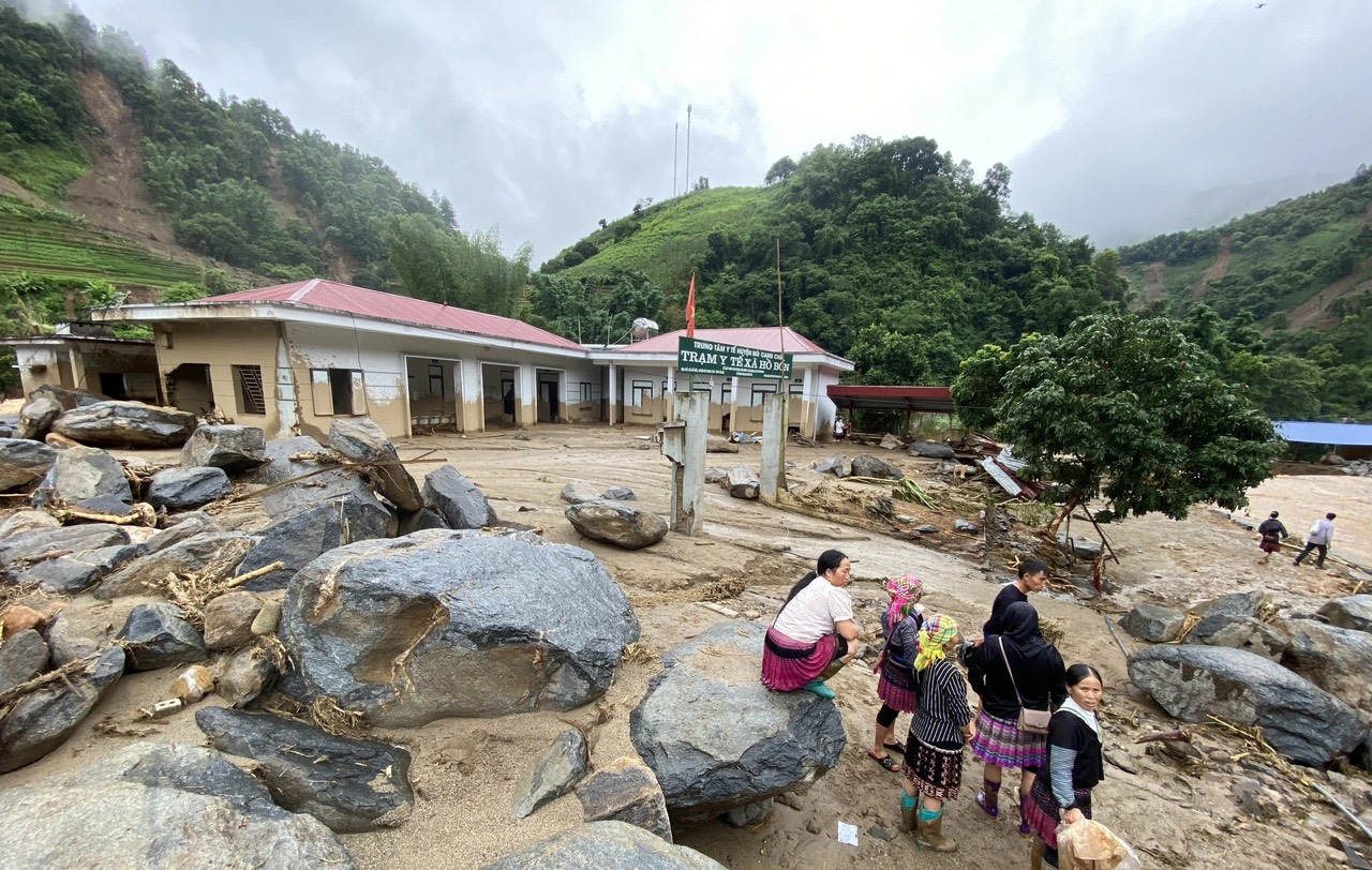 Mưa lũ gây thiệt hại nặng nề cho y tế Trạm Y tế xã Hồ Bốn, huyện Mù Cang Chải, tỉnh Yên Bái. Ảnh: Bảo Nguyên
