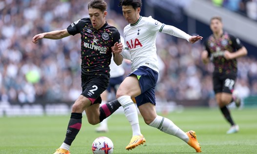 Sau khi Harry Kane ra đi, Son Heung-min (áo trắng) sẽ là đội trưởng của Tottenham. Ảnh: EPL