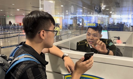 VNeID mức độ 2 là một loại giấy tờ điện tử được chấp nhận tại sân bay. Ảnh: Khánh Linh.
