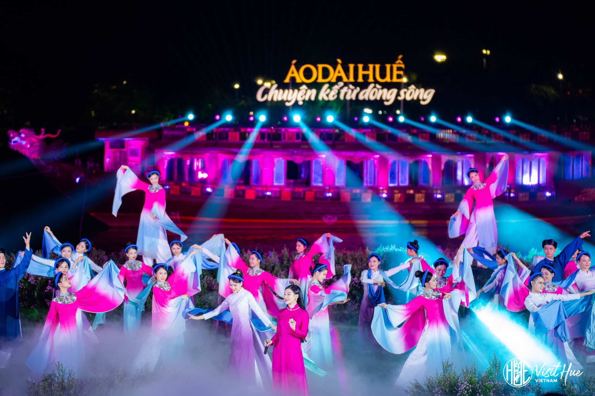 Nhiều tiết mục đặc sắc ở Lễ hội Áo Dài Festival Huế 2023. Ảnh: Hoàng Đình Tùng/Visit Hue