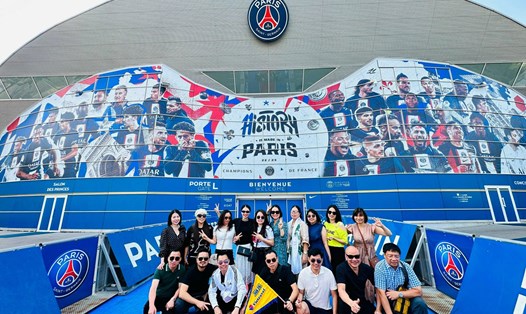 Đoàn khách Việt khám phá Sân vận động Công viên các Hoàng tử ở Paris, Pháp. Ảnh: Nhân vật cung cấp