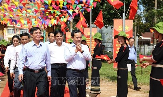 Phó Thủ tướng Trần Lưu Quang và đoàn công tác dự Ngày hội Toàn dân bảo vệ an ninh Tổ quốc tại Đắk Lắk. Ảnh: TTXVN