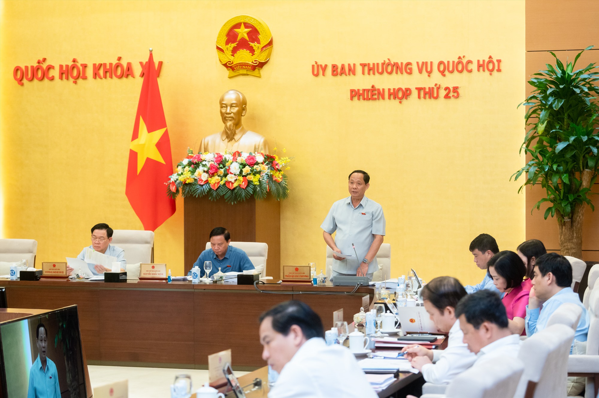 Phó Chủ tịch Quốc hội Trần Quang Phương điều hành nội dung thảo luận. Ảnh: Phạm Thắng/QH