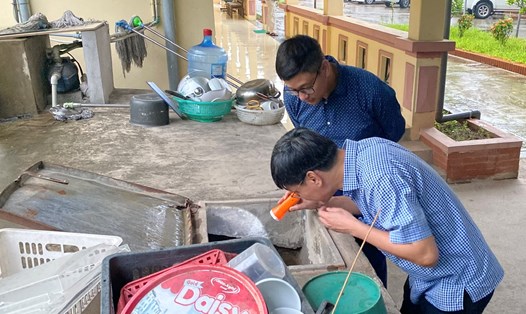 CDC Hà Nội kiểm tra công tác phòng chống sốt xuất huyết tại huyện Thanh Trì. Ảnh: CDC Hà Nội