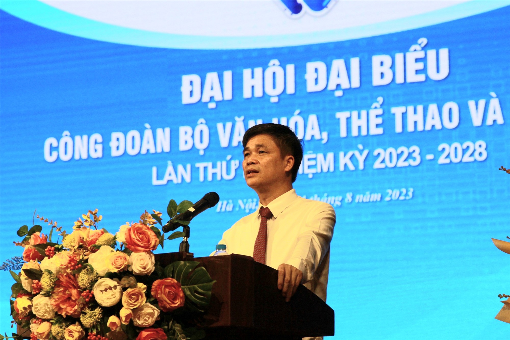 Phó Chủ tịch Tổng LĐLĐ Việt Nam Ngọ Duy Hiểu phát biểu tại đại hội. Ảnh: Lương Hạnh.