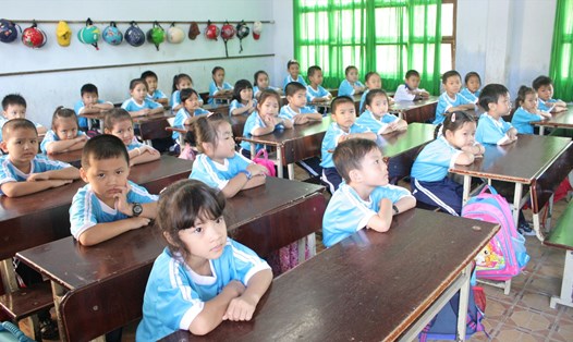 Trường Tiểu học Thị trấn Năm Căn, huyện Năm Căn, tỉnh Cà Mau được đầu tư khá khang trang. Ảnh: Nhật Hồ