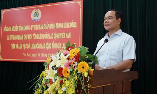 Ủy viên Trung ương Đảng, Chủ tịch Tổng Liên đoàn Lao Động Việt Nam Nguyễn Đình Khang phát biểu trong buổi làm việc với Liên đoàn Lao động tỉnh Gia Lai. Ảnh: Bảo Thanh