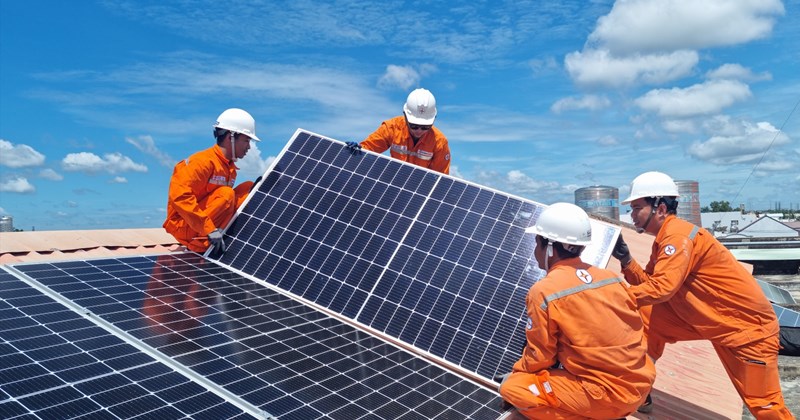 Gần 1.800 trụ sở công ở TP Hồ Chí Minh sẽ lắp điện mặt trời